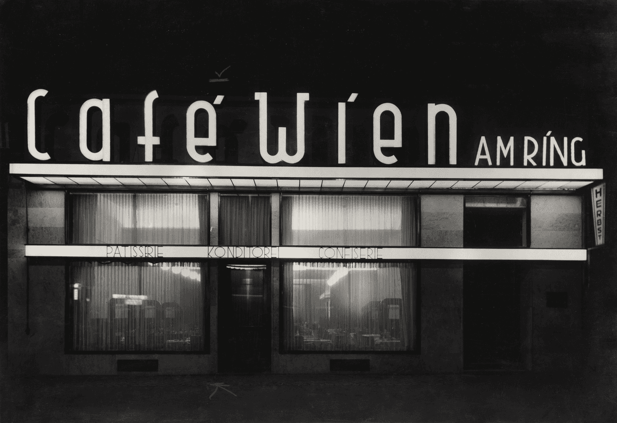 Werner Mantz, Café Wien am Ring, Keulen (D/GER), 1929. Architect: Ernst Sagebiel. ©Werner Mantz/Nederlands Fotomuseum.